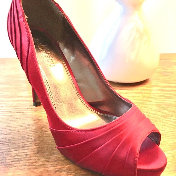 Le Chateau red heels **SOLD** - Picture 5 of 5
